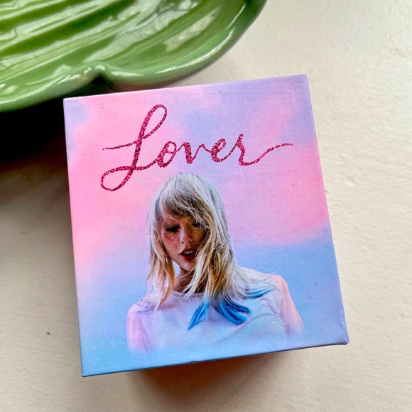 Taylor Swift Benjamin Button Watch RARE - Picture 2 of 4